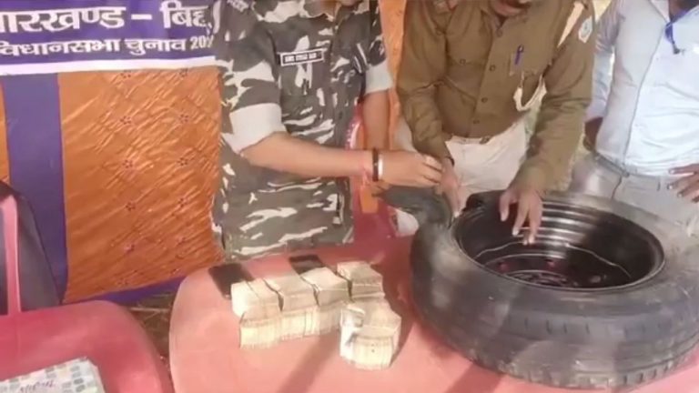 Money In Car Stepney: కారు స్టెప్నీలో రూ. 25 లక్షలు స్వాధీనం చేసుకున్న పోలీసులు