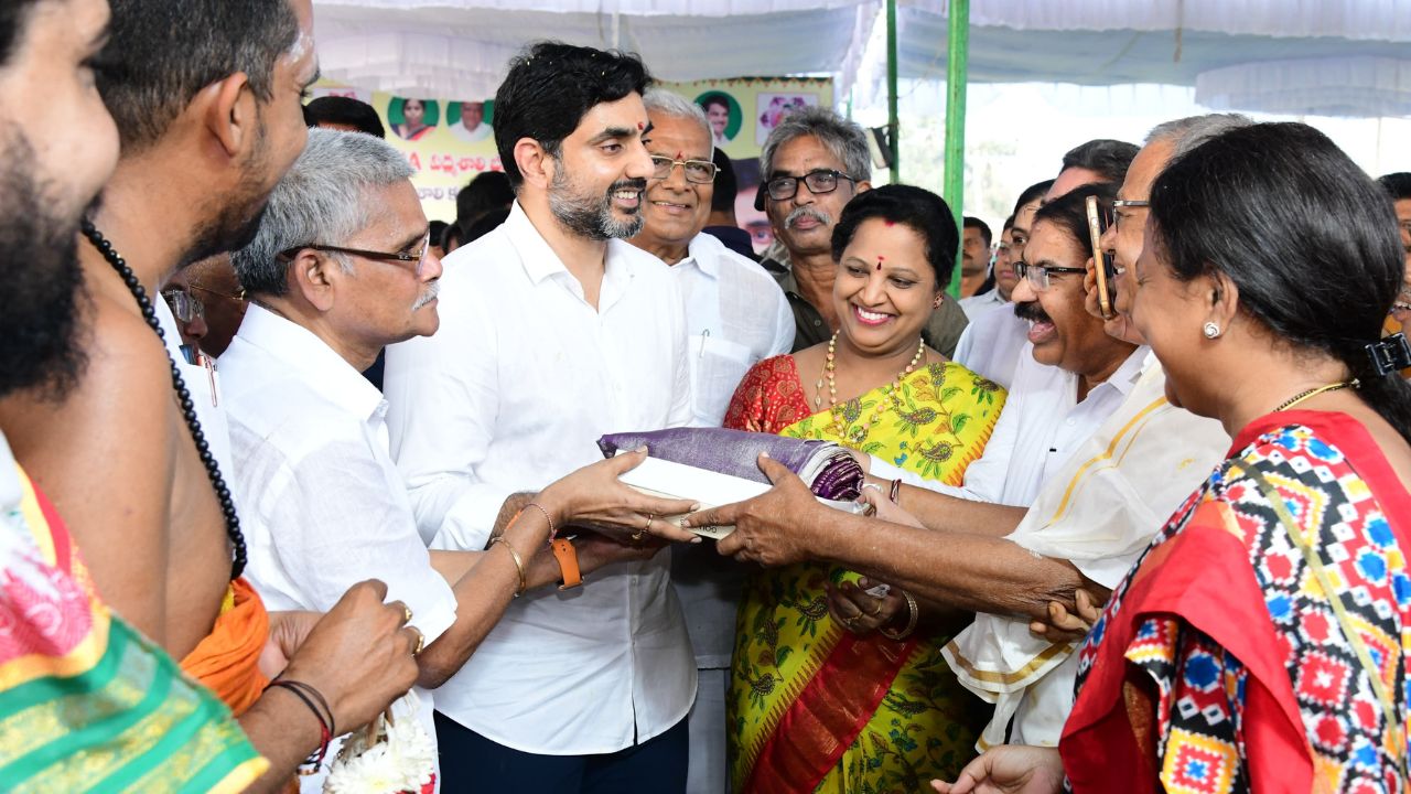 Nara Lokesh: చేనేతలను అన్ని విధాలా ఆదుకుంటాం: మంత్రి నారా లోకేష్