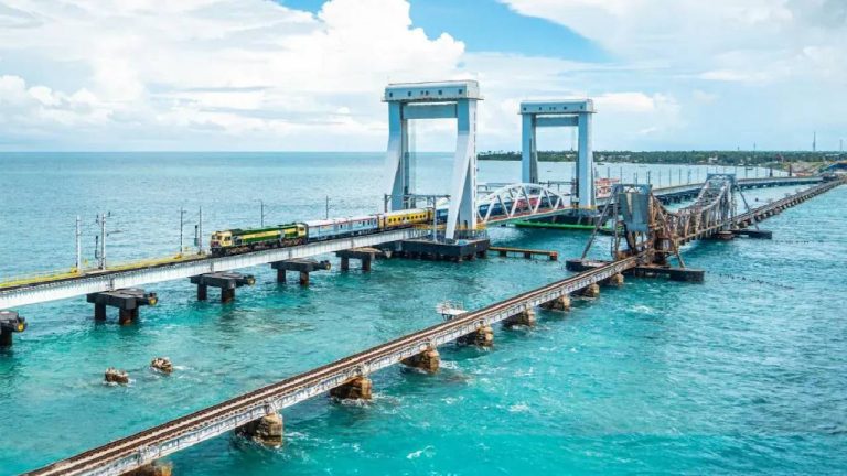 Pamban bridge: దేశంలోనే తొలి ‘‘వర్టకల్ సముద్ర వంతెన’’.. ఇంజనీరింగ్ అద్భుతం ఈ బ్రిడ్జ్..