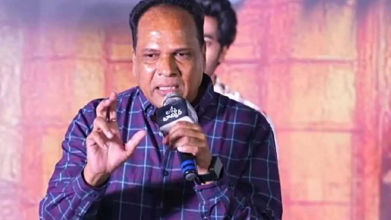 Venki Atluri : షూటింగ్ అంతా ఒకే టీ షర్టు, ఒకే ప్యాంటు.. డైరెక్టర్ ను చూస్తే బాధేసింది
