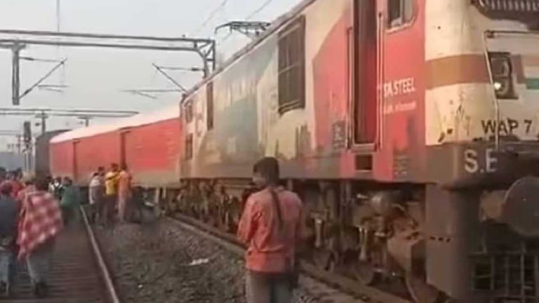 West Bengal : బెంగాల్‌లో తప్పిన భారీ రైలు ప్రమాదం… పట్టాలు తప్పిన మూడు కోచ్‌లు