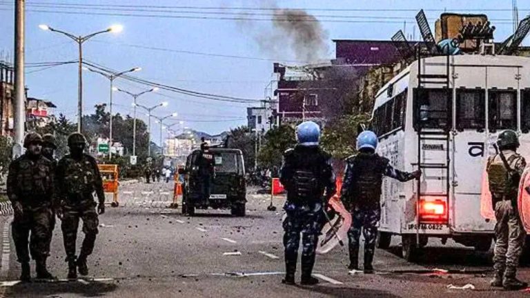 Manipur : మణిపూర్‌లో మరోసారి చెలరేగిన హింస.. కాల్పులు, బాంబు దాడి.. ప్రతిస్పందించిన భద్రతా దళాలు