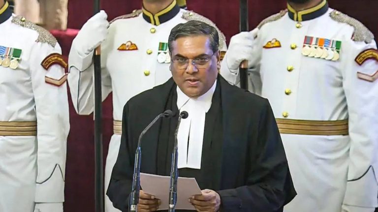 Justice Sanjeev Khanna : నూతన సీజేఐగా ప్రమాణం చేసిన జస్టిస్ సంజీవ్ ఖన్నా