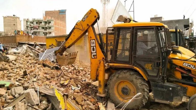Bulldozer Action : ఇకపై అధికారులు బుల్డోజర్‌ ఉపయోగించాలంటే ఆలోచించాల్సిందే.. లేకపోతే భారీ జరిమానా తప్పదు