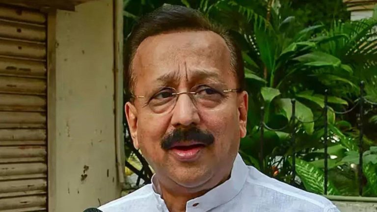 Baba Siddiqui : బాబా సిద్ధిఖీ చనిపోయాడా లేదా అని కన్ఫాం చేసుకునేందుకు ఆస్పత్రిలో తిరిగిన షూటర్