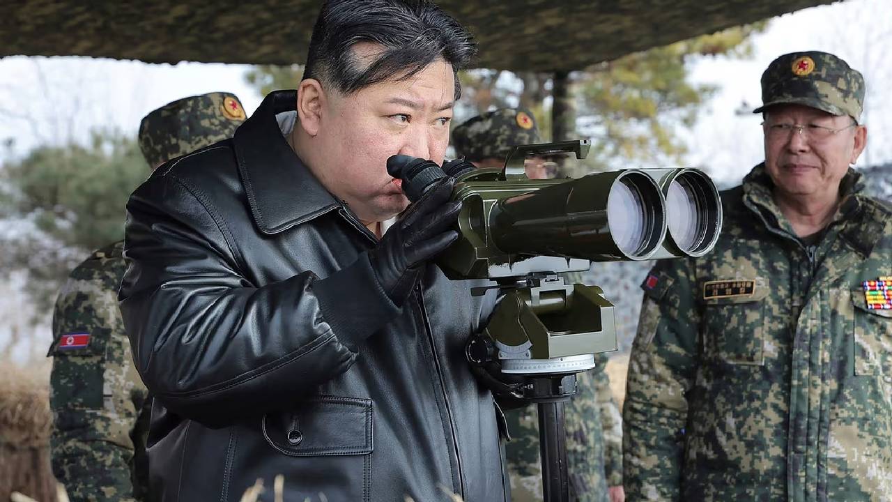 Kim Jong Un : విధ్వంసం సృష్టించేందుకు రెడీ అవుతున్న కిమ్ జోంగ్.. ప్రమాదకరమైన సూసైడ్ డ్రోన్‎ల తయారీ