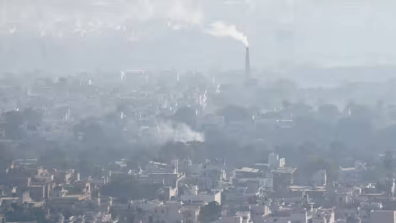 Pakistan : పాకిస్తాన్‌లో అధ్వాన్నమైన పరిస్థితి.. ఆస్పత్రిలో చేరిన 15 వేల మంది