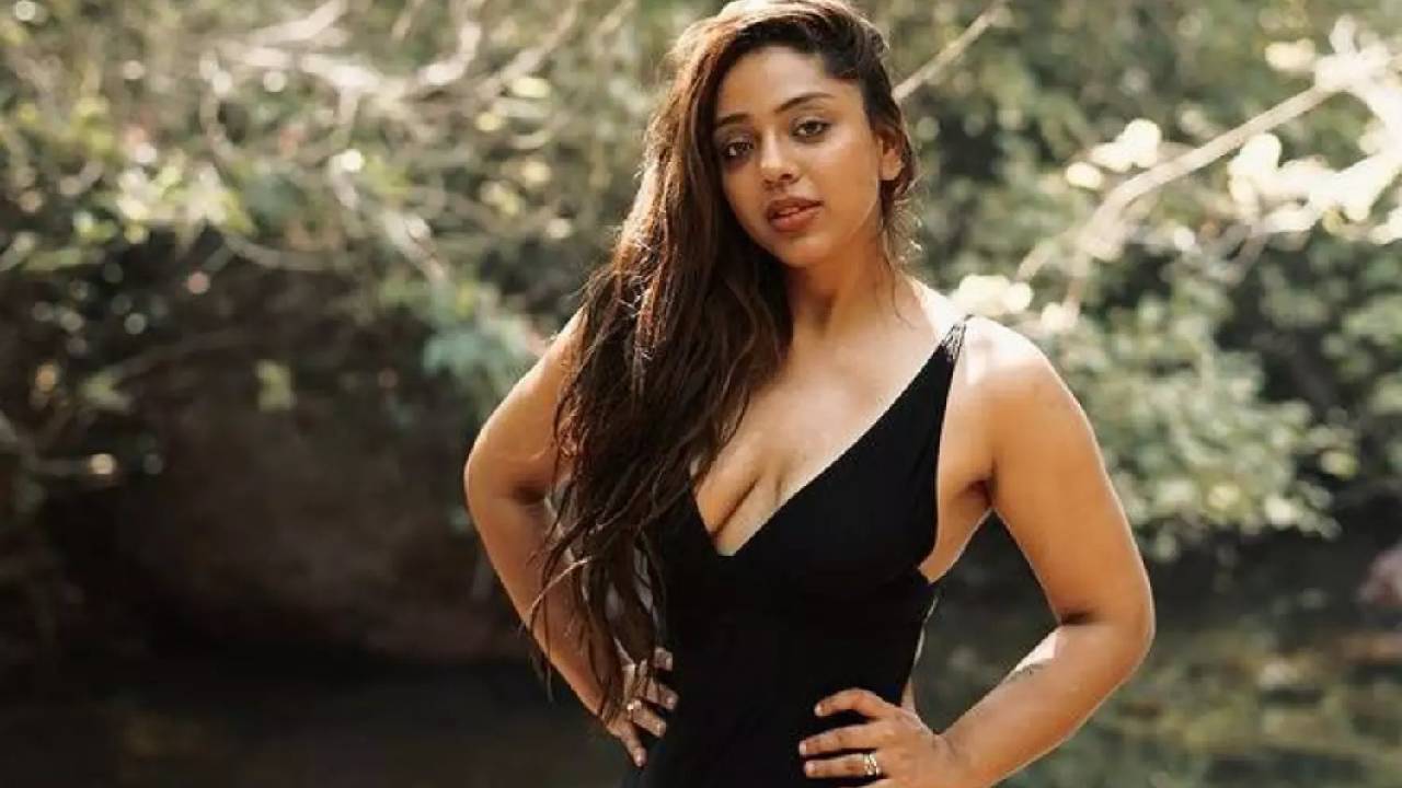 Deviyani : గ్లామర్ తో పిచ్చెక్కించేస్తున్న ‘సేవ్ ద టైగర్స్’ బ్యూటీ.. మామూలు అందాలు కాదు