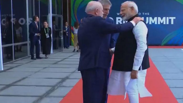 Modi- Lulada Silva: ప్రధాని మోడీ భుజంపై చేయి వేసి మాట్లాడిన బ్రెజిల్ అధ్యక్షుడు.. (వీడియో)