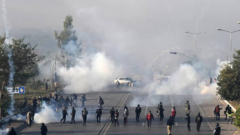 Pakistan: రగులుతున్న పాకిస్తాన్.. ఇమ్రాన్ ఖాన్ మద్దతుదారులపై ‘‘షూట్ అట్ సైట్’’ ఆర్డర్..