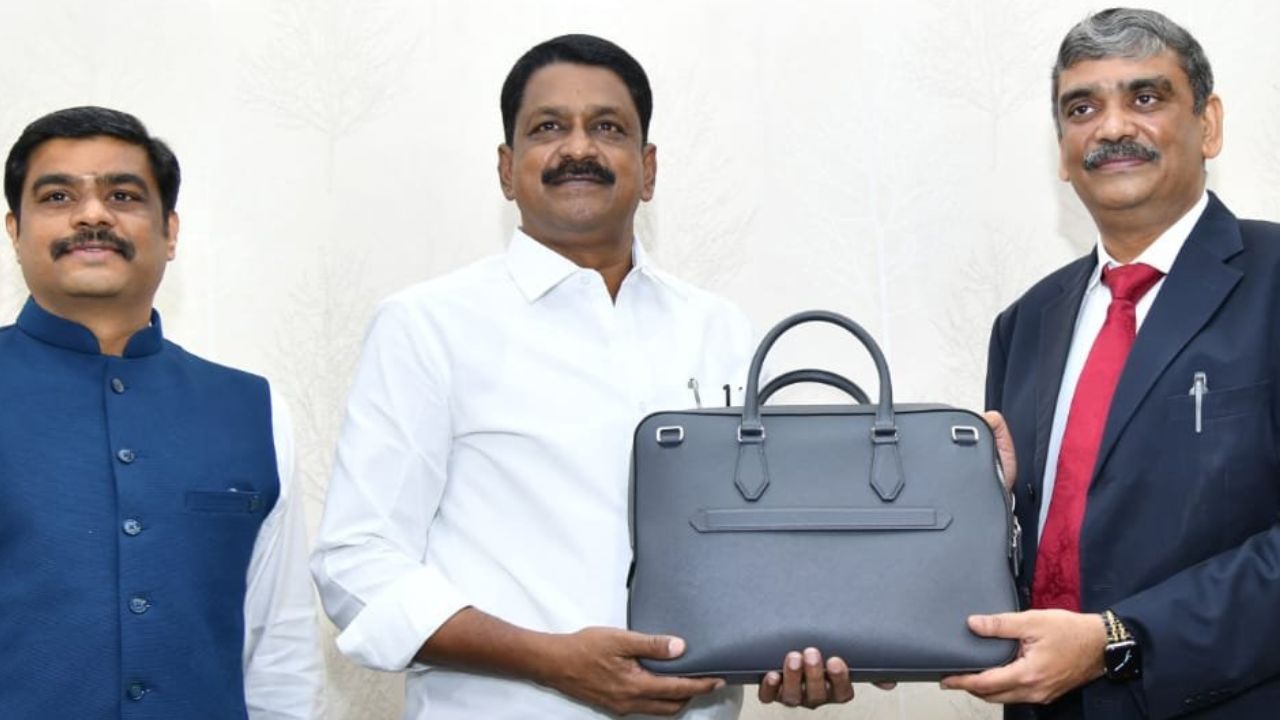 AP Budget 2024: బడ్జెట్‌ ప్రవేశపెట్టిన మంత్రి పయ్యావుల కేశవ్‌!