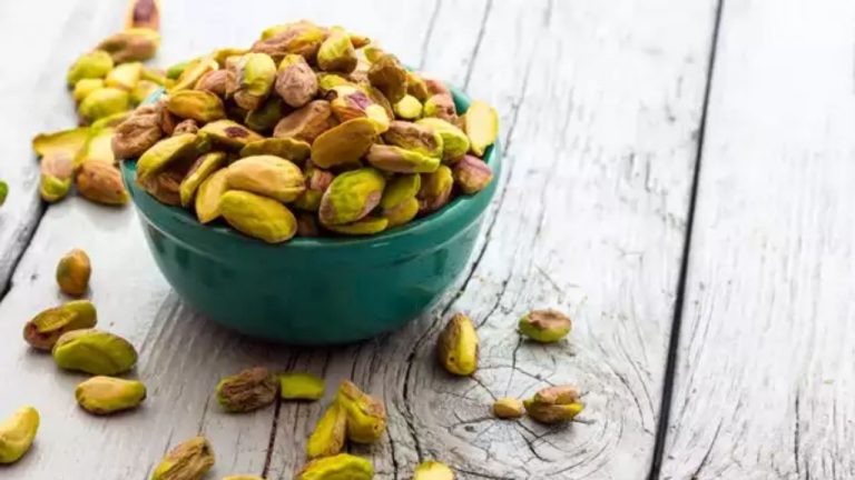 Health Benefits Of Pistachios: గుండె జబ్బుల ప్రమాదాన్ని, కొలెస్ట్రాల్ స్థాయిలను తగ్గించడానికి వీటిని తీసుకోవాల్సిందే