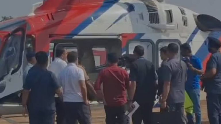 Rahul Gandhi: అమరావతిలో రాహుల్ గాంధీ బ్యాగ్స్ చెక్ చేసిన ఈసీ..