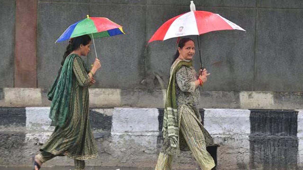 Telangana Heatwave Alert: Rising Temperatures and Rain Forecast