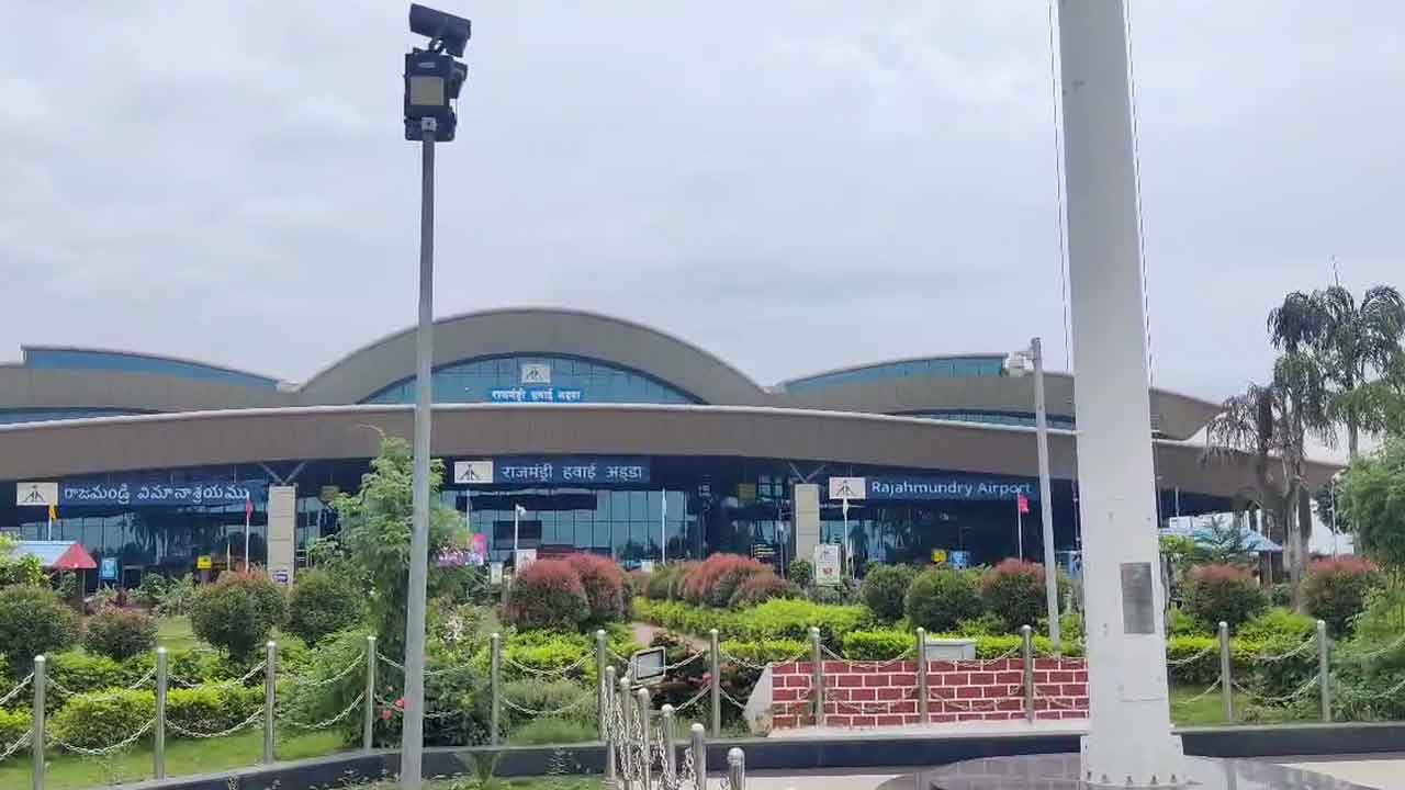 Rajahmundry Airport: రాజమండ్రి ఎయిర్‌పోర్ట్‌లో బుల్లెట్ల కలకలం