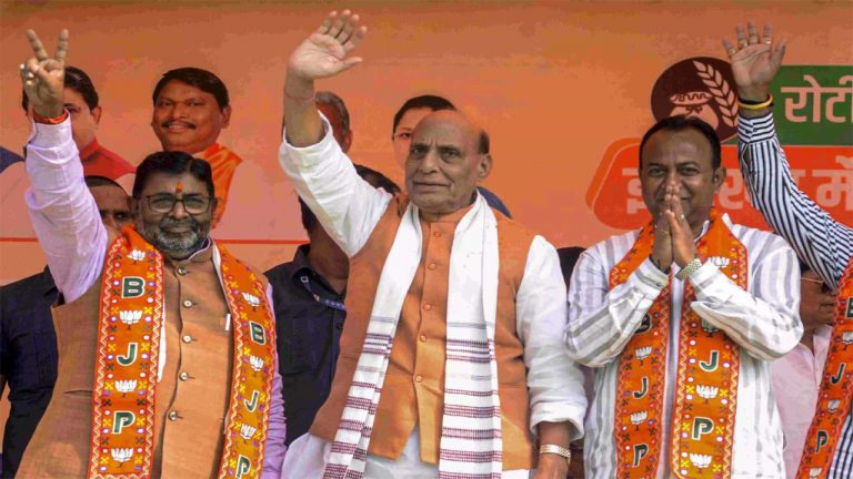 Rajnath singh: బీజేపీని గెలిపిస్తే.. జార్ఖండ్‌ను కొత్త శిఖరాలకు తీసుకెళ్తాం