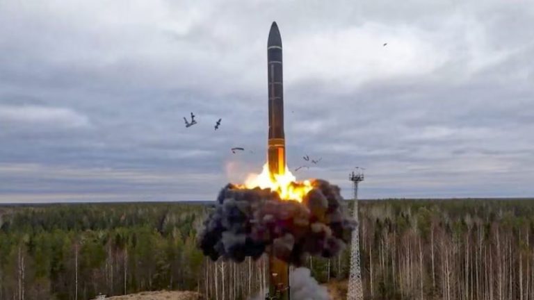 Russia Fired Hypersonic Missile: ఉక్రెయిన్‌పై కొత్త హైపర్‌సోనిక్ ఇంటర్మీడియట్ రేంజ్ బాలిస్టిక్ క్షిపణిని ప్రయోగించిన రష్యా