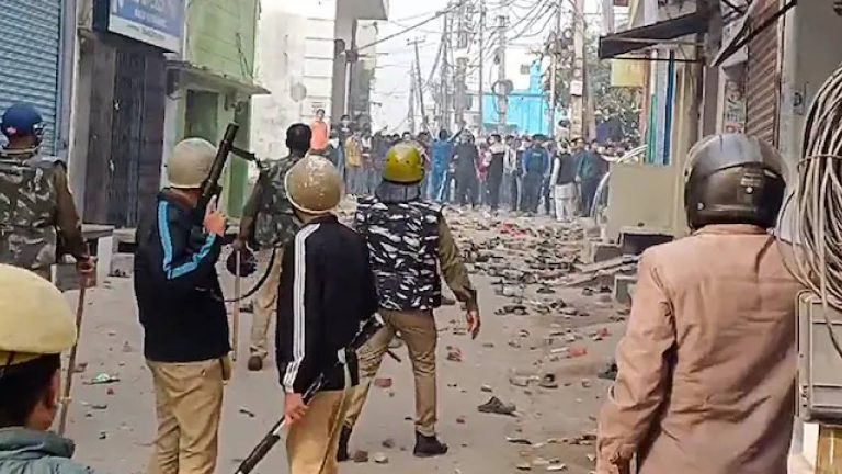 Sambhal Violence: ముస్లింలను రెచ్చగొట్టిన “సమాజ్‌వాదీ” ఎంపీ.. సంభాల్ హింసపై ఎఫ్ఐఆర్..