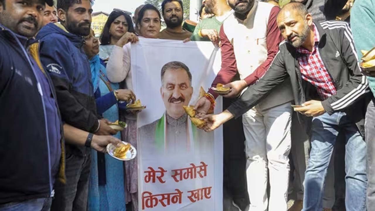 Samosas: హిమాచల్‌ప్రదేశ్‌ను వదలని సమోసా వివాదం.. సీఎంకు బీజేపీ సమోసాలు ఆర్డర్