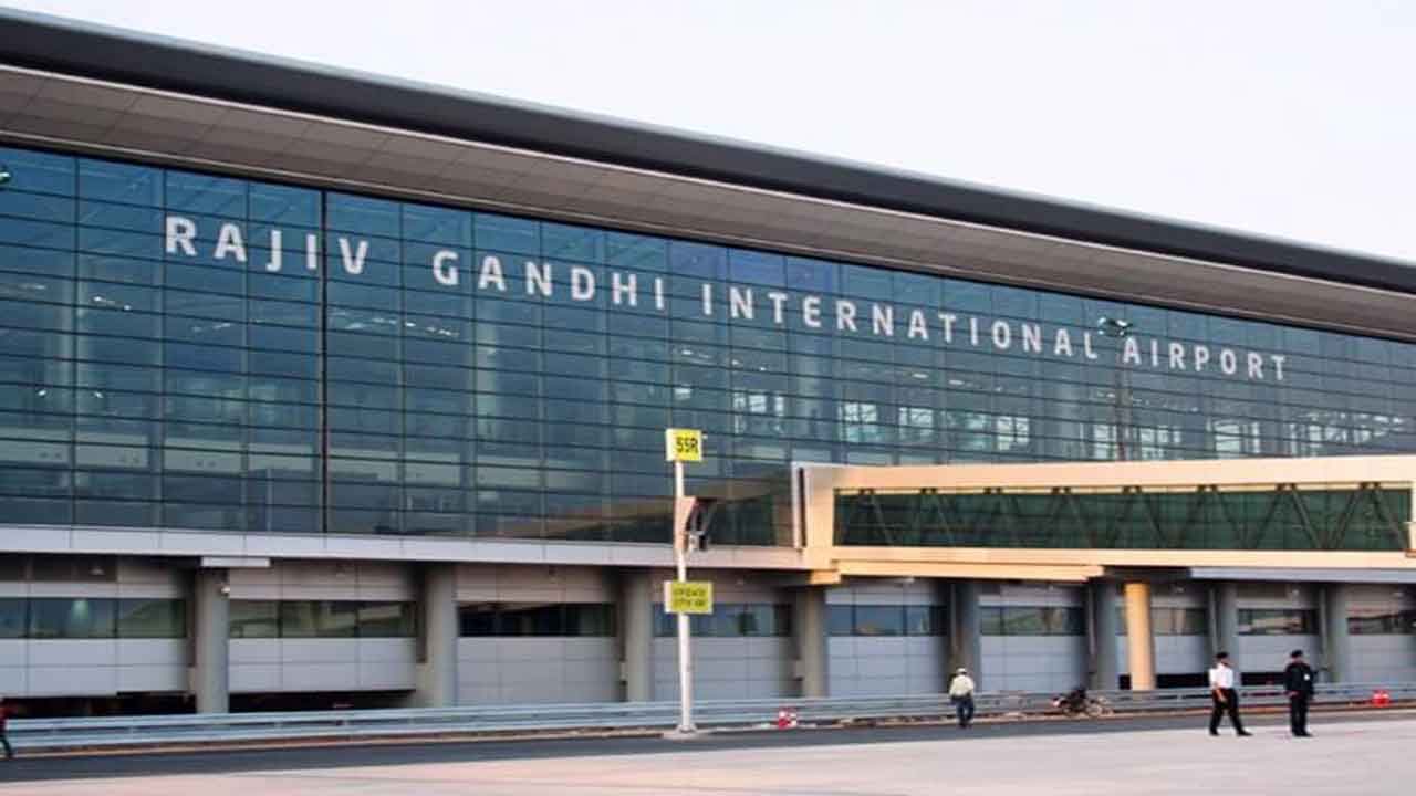 Shamshabad Airport: శంషాబాద్ ఎయిర్ పోర్టులో పాముల కలకలం..