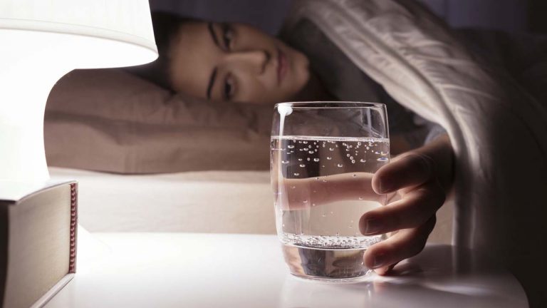 Health Benefits: ఉదయమే కాదు రాత్రి పడుకునే ముందు ఇలా చేస్తే ఎన్నో బెనిఫిట్స్‌..