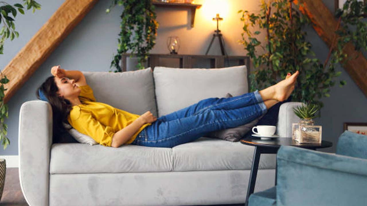 Sleeping With Jeans: జీన్స్ వేసుకుని నిద్రిస్తున్నారా.. అయితే ఇది మీకోసమే..