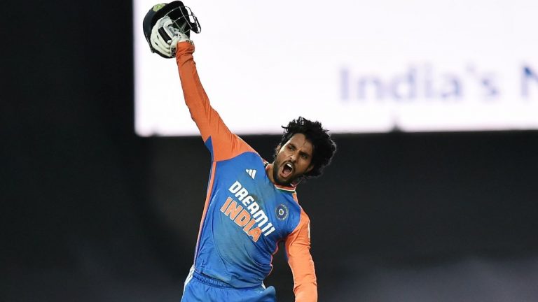 Tilak Varma Century: వరుసగా మూడో సెంచరీ.. తొలి బ్యాటర్‌గా తిలక్ వర్మ రికార్డు!