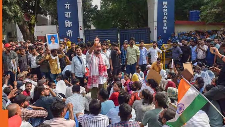 UP: విద్యార్థుల ఆందోళనతో దిగొచ్చిన యోగి సర్కార్.. యూపీపీఎస్సీ పరీక్షలపై కీలక నిర్ణయం