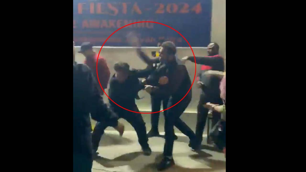 UP: స్కూల్ వార్షిక ప్రోగ్రామ్‌లో విద్యార్థి-టీచర్ ఫైటింగ్.. వీడియో వైరల్