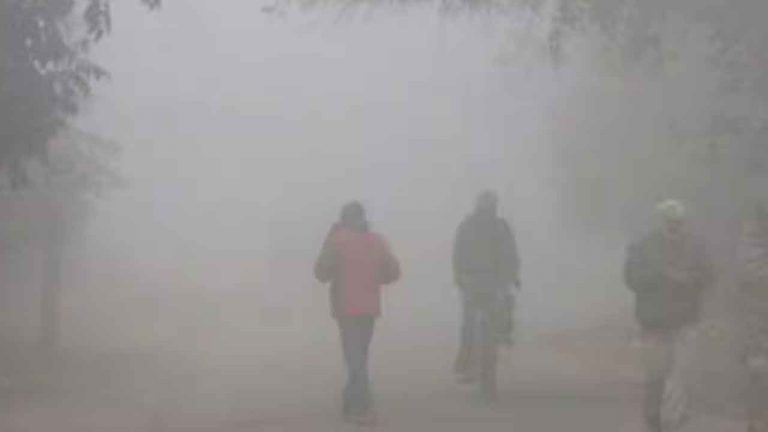 Temperatures Drop: ఏజెన్సీలో వణికిస్తున్న చలి..