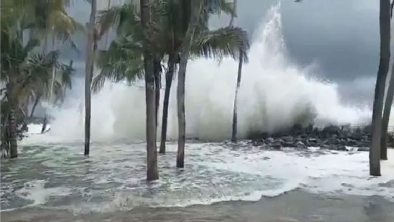 AP Weather: బంగాళాఖాతంలో వాయుగుండం.. కోస్తాంధ్రకు భారీ వర్ష సూచన!