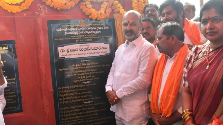 Bandi Sanjay : పార్టీల మధ్య విమర్శలు సహజం.. రాష్ట్ర అభివృద్ధికి అడ్డుపడద్దు