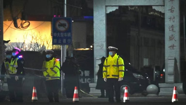 China: విద్యార్థి కత్తి దాడి.. 8 మంది మృతి, 17 మందికి గాయాలు..