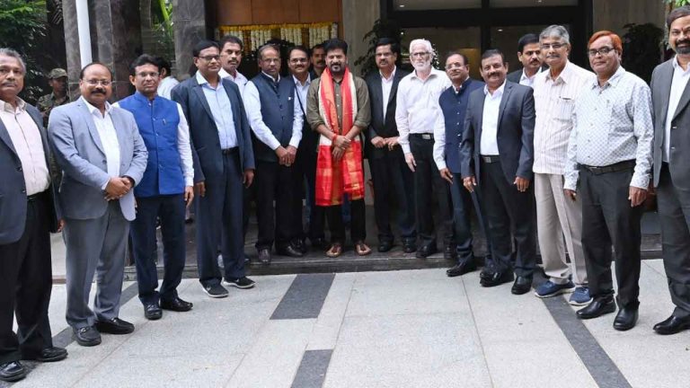 CM Revanth Reddy : సీఎం రేవంత్‌ రెడ్డితో  వైస్ ఛాన్సలర్ల భేటీ.. దిశానిర్దేశం చేసిన ముఖ్యమంత్రి.