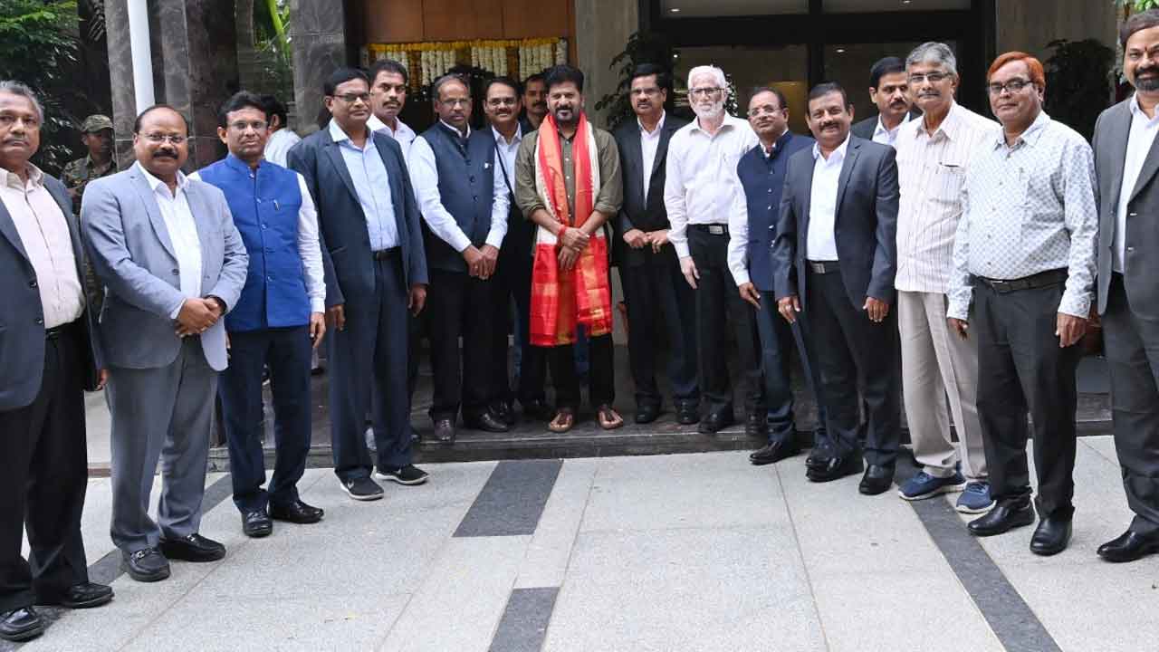 CM Revanth Reddy : సీఎం రేవంత్‌ రెడ్డితో  వైస్ ఛాన్సలర్ల భేటీ.. దిశానిర్దేశం చేసిన ముఖ్యమంత్రి.