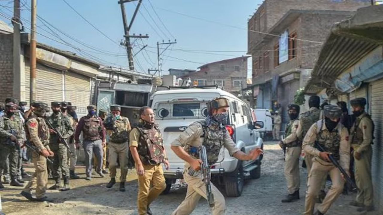 Encounter: సిఆర్‌పిఎఫ్ క్యాంపుపై దాడి.. 11 మంది ఉగ్రవాదులు హతం