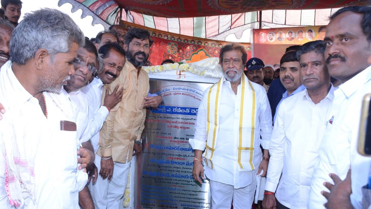 Damodara Raja Narasimha : అందోల్ నియోజకవర్గం లో 30 కోట్లతో రోడ్ల మరమ్మతులకు శంకుస్థాపన