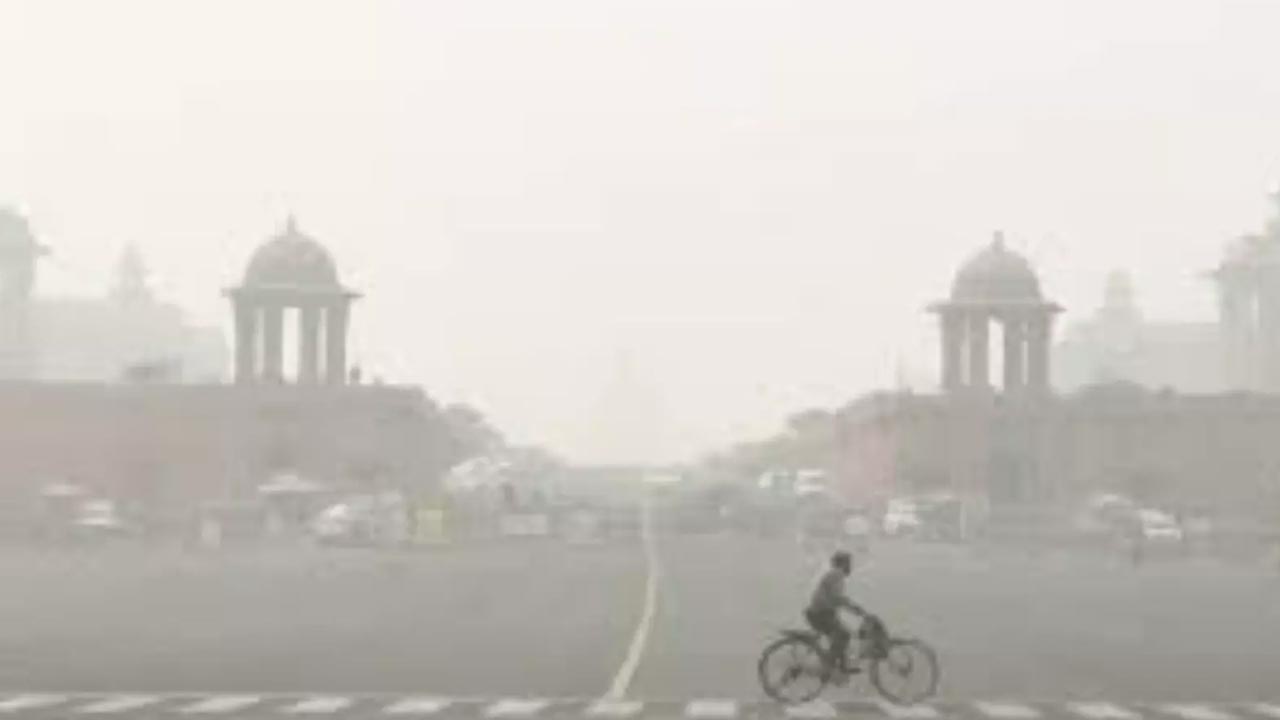 Air Pollution: ఢిల్లీలో పెరిగిన వాయు కాలుష్యం.. ఉక్కిరిబిక్కిరైన ప్రజలు