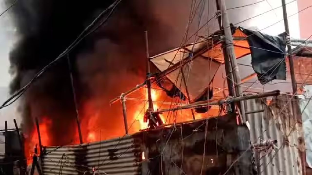 Fire Accident: స్క్రాప్‌ దుకాణంలో అగ్నిప్రమాదం.. భారీగా ఎగిసిపడుతున్న మంటలు