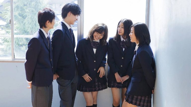 First Kiss: “తొలి ముద్దు”కు దూరమవుతున్న జపాన్ హైస్కూల్ స్టూడెంట్స్..