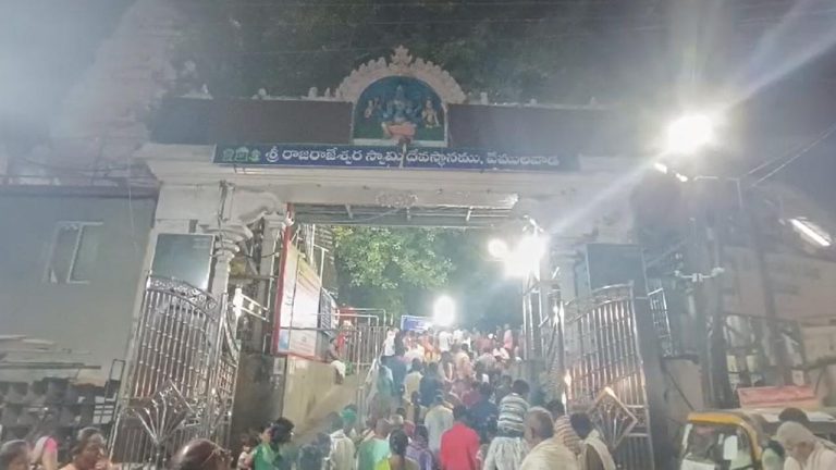 Karthika Masam: కార్తీక మాసం మొదటి సోమవారం.. శివనామ స్మరణతో మారుమోగిన ఆలయాలు..