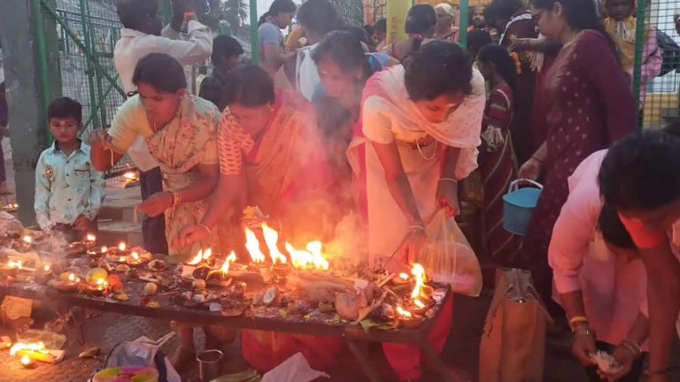 Karthika Masam 2024: నేటి నుంచి కార్తీక మాసం.. శివాలయాలకు పోటెత్తిన భక్తజనం..