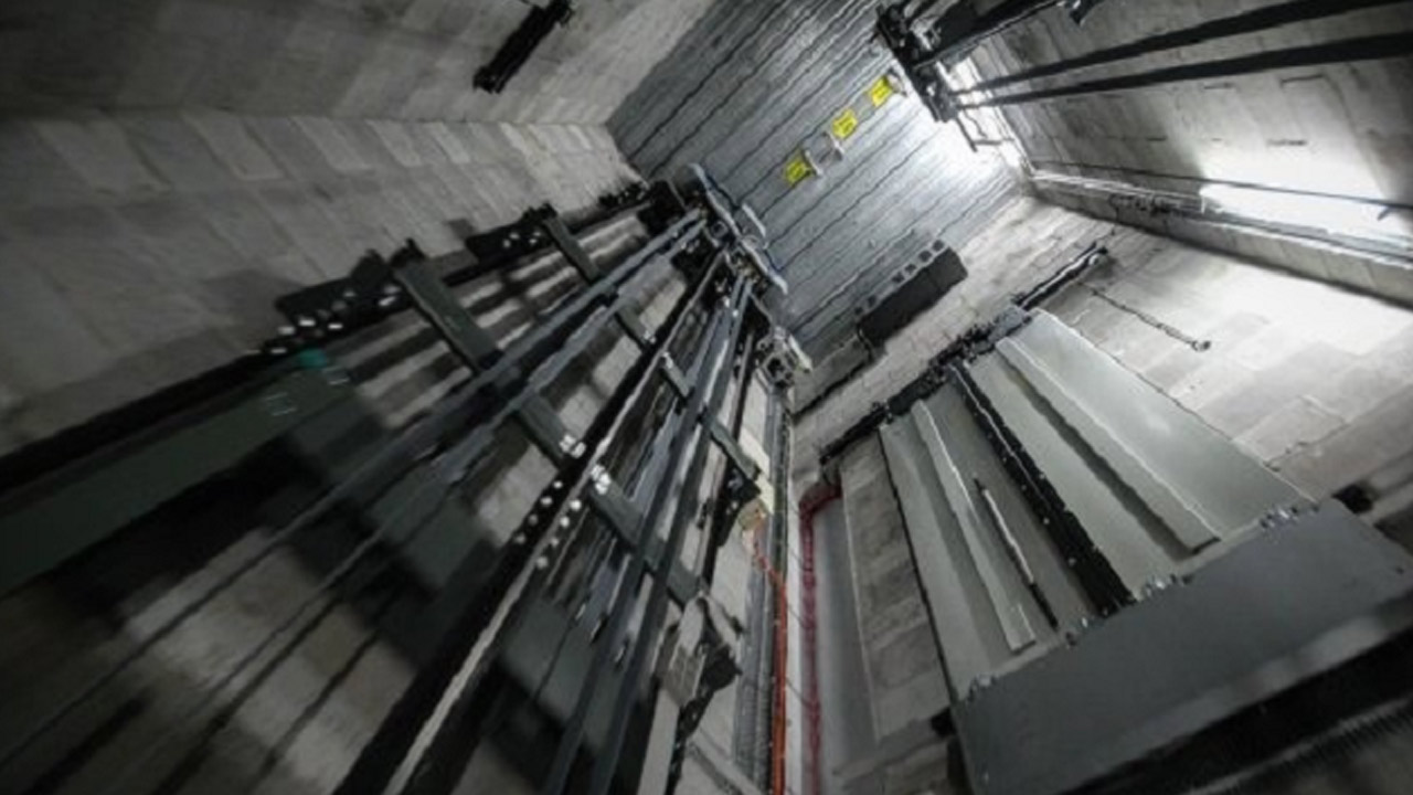 Lift Accident :  హైదరాబాద్‌లోని ఓ అపార్ట్‌మెంట్‌లో లిఫ్ట్ కూలి ఆరుగురు గాయాలు