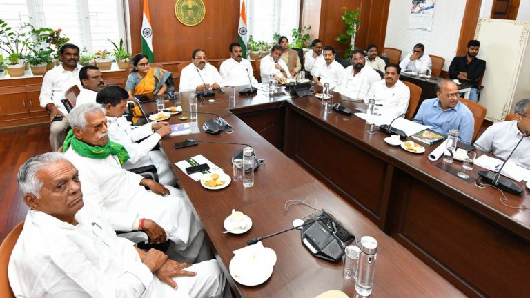 Farmers Conference : మహబూబ్‌నగర్ జిల్లాలో రైతు సదస్సు.. ఏర్పాట్లపై సచివాలయంలో ఉన్నతస్థాయి సమీక్షా