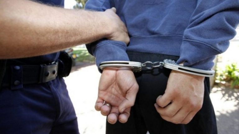 Suspects : గన్ తో తిరుగుతున్న ముగ్గురు యువకులు అరెస్టు