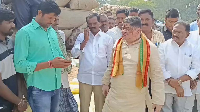 Ponnam Prabhakar: ధాన్యం కొనుగోలు చేసిన వెంటనే ఆన్లైన్ లో ఎంట్రీ చేయండి..