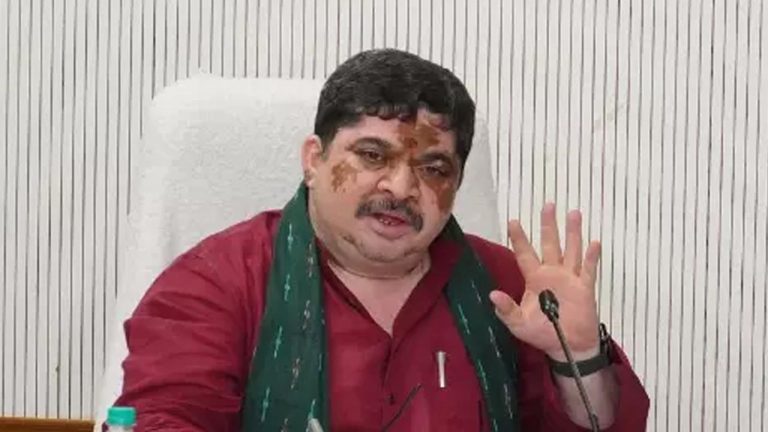 Minister Ponnam Prabhakar: ఫుడ్ పాయిజన్ ఘటనలపై మంత్రి పొన్నం సీరియస్