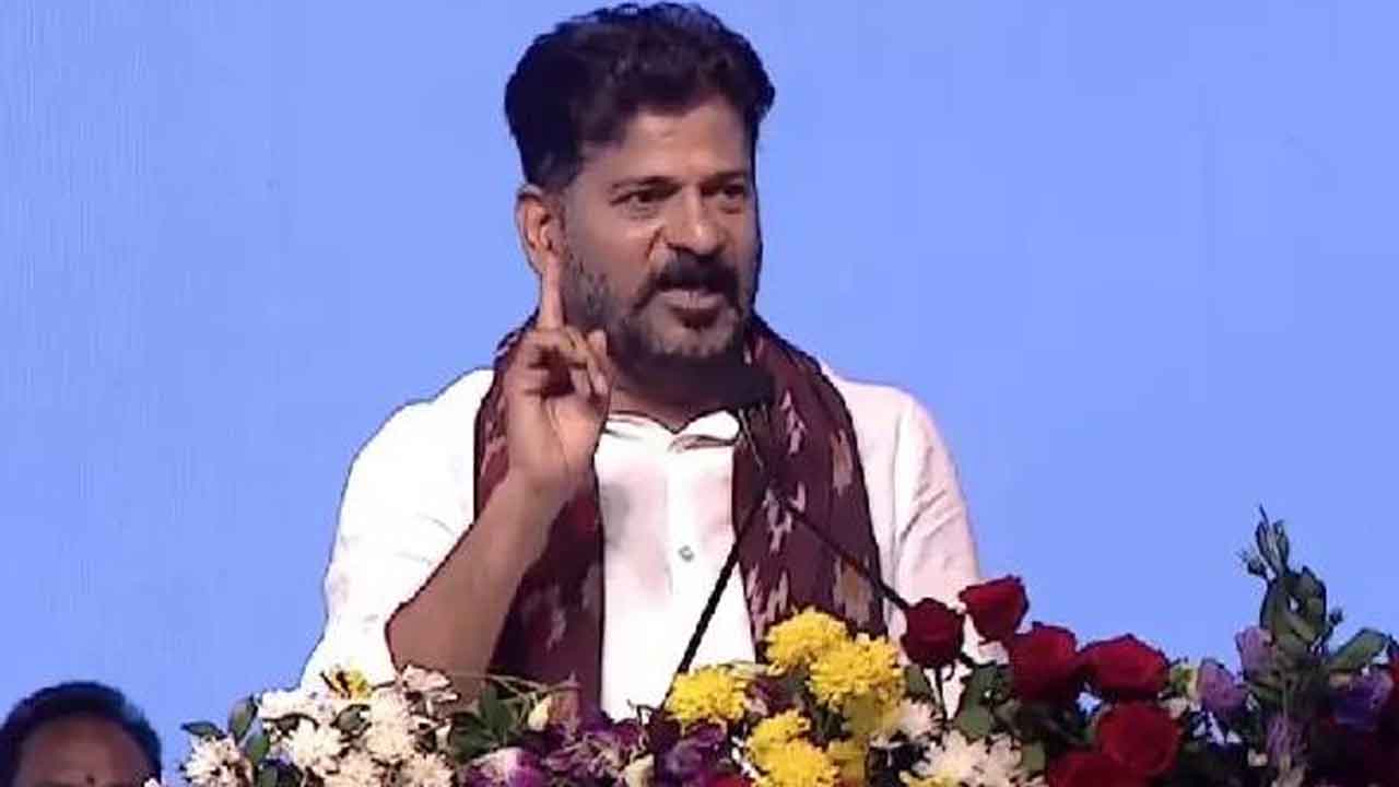 CM Revanth Reddy : అభివృద్ధిని అడ్డుకునే కుట్రలు చేస్తే.. జైల్లో పెట్టిస్తాం..