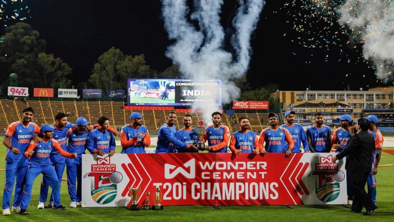 IND vs SA: మ్యాచ్‌ గెలిచిన తర్వాత సూర్యకుమార్ యాదవ్ ట్రోఫీని ఏం చేశాడో చూడండి(వీడియో)