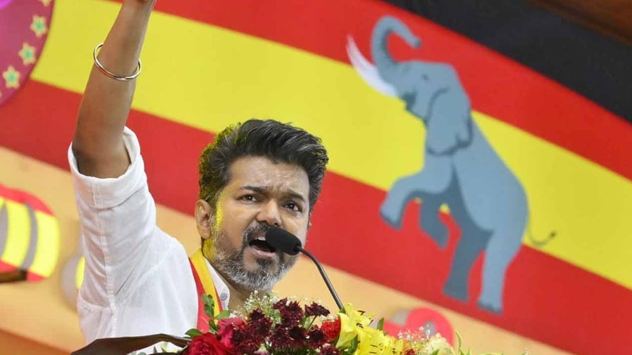 TVK Party: 120 మంది జిల్లా కార్యదర్శులను నియామకం కోసం విజయ్ పార్టీ సన్నాహాలు..